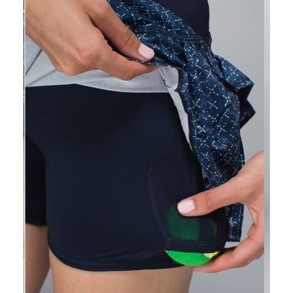 Lululemon Pace Setter Skirt/Skort  Exploded Sashiko Cross Inkwell Ghost  Size 4 - Picture 4 of 11